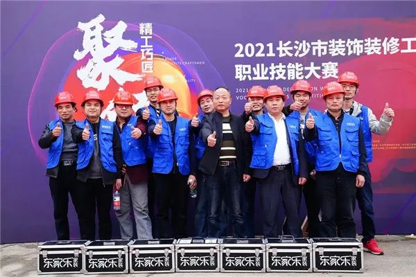 當(dāng)仰望星空的時 總需要有人腳踏實(shí)地