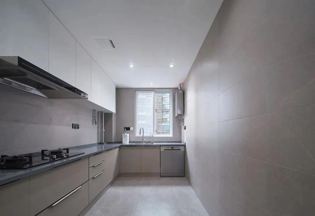 145㎡現代簡約風格新房裝修，電視柜+隱藏門