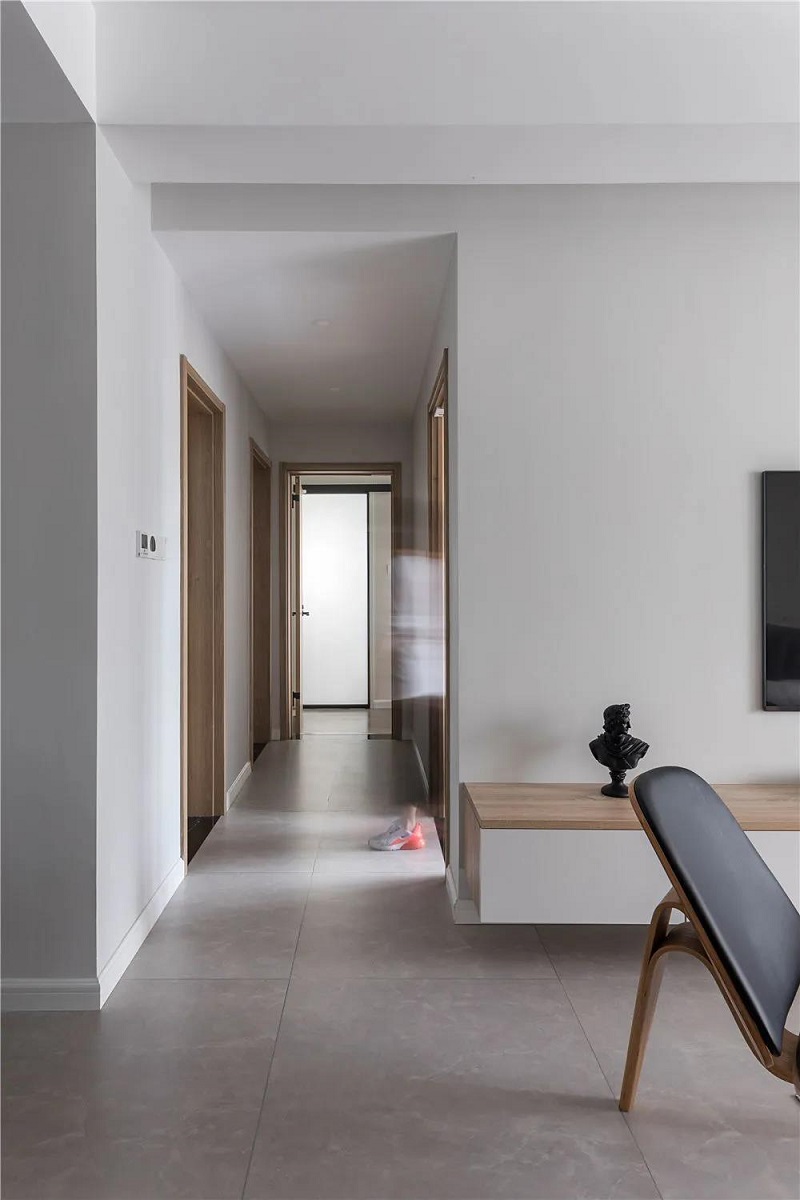 102平米三居室極簡風(fēng)，巧用中性色打造舒適的居家環(huán)境