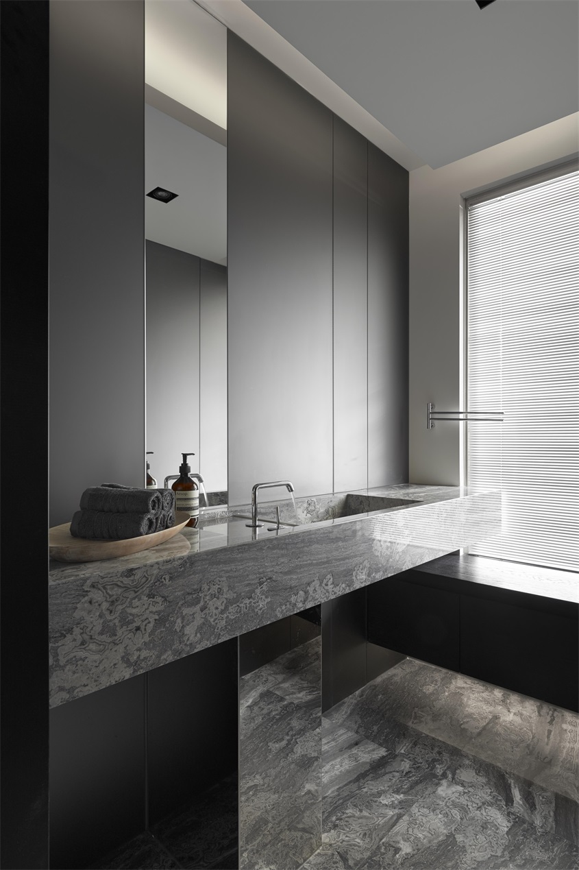 123平米新房現(xiàn)代風格裝修，簡潔時尚大氣