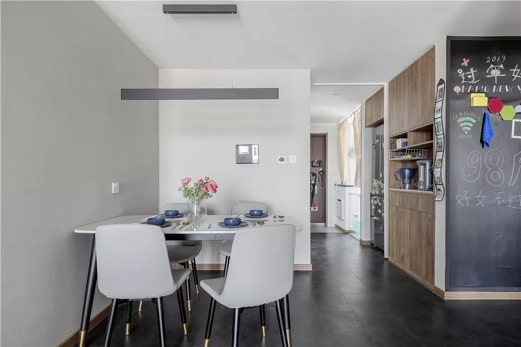 100㎡現代風格裝修效果圖，臥室小衣帽間收納實用！