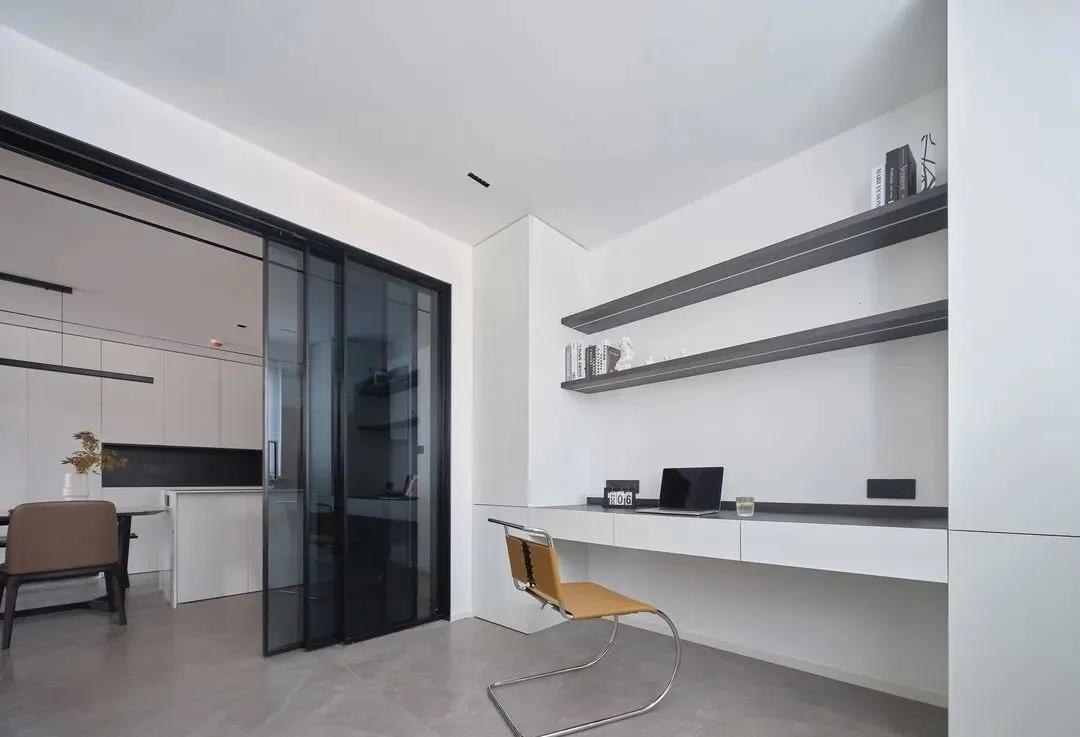 145㎡現代簡約風格新房裝修，電視柜+隱藏門