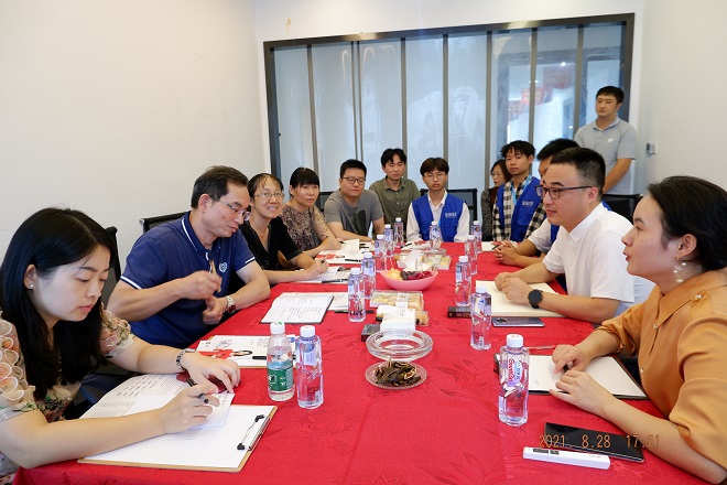 校長(zhǎng)關(guān)愛就業(yè)學(xué)生