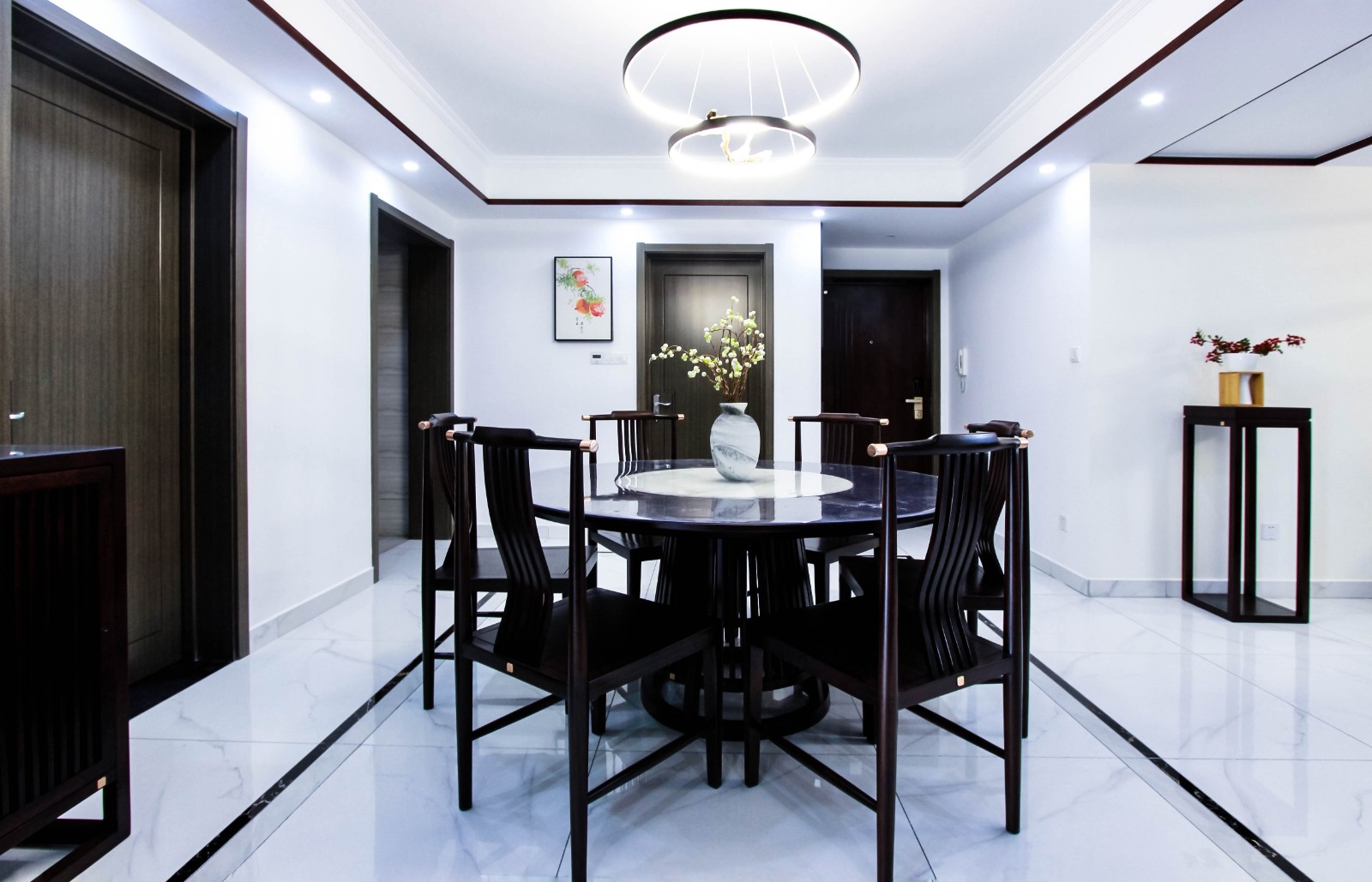 石膏線和雙眼皮的區別